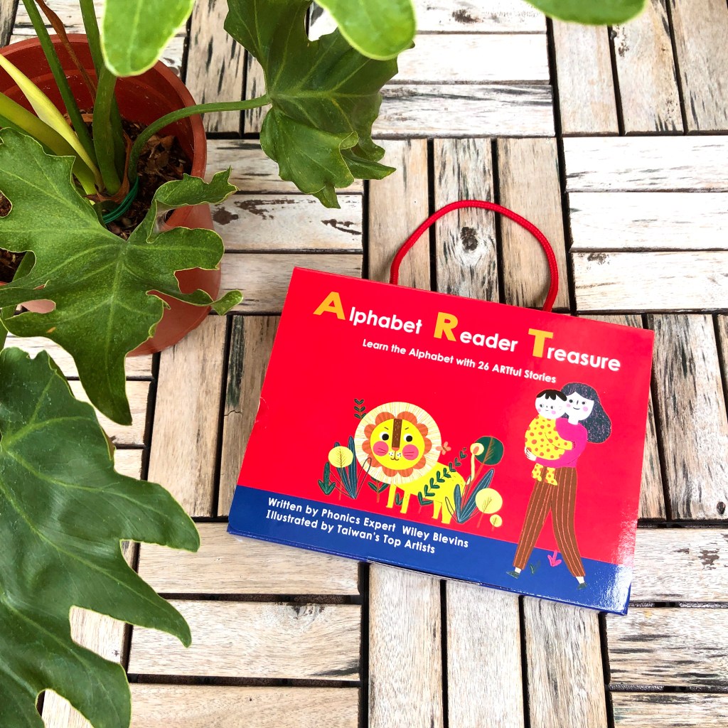 Alphabet Reader Treasure (Mac Kids出版) 集結台灣13位頂尖插畫家的讀本